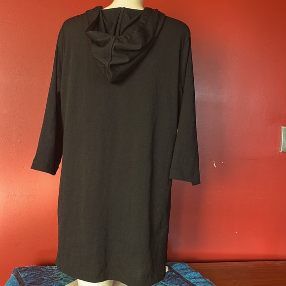 Like new Croft & Barrow black swim suit coverup with hood - Picture 5 of 12